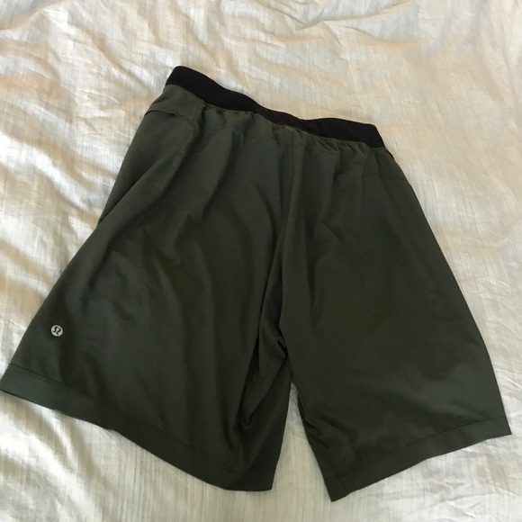 Men’s Lululemon short - Picture 4 of 6
